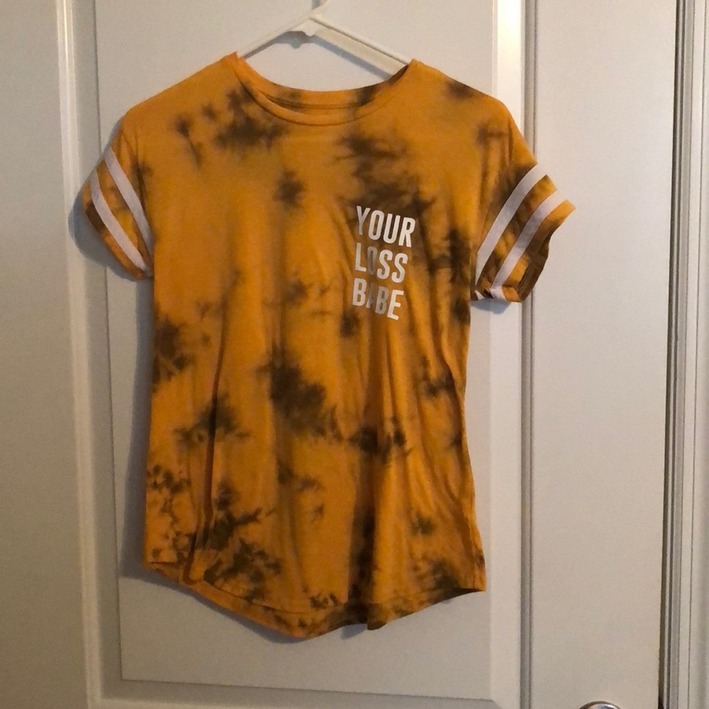 yellow t shirt